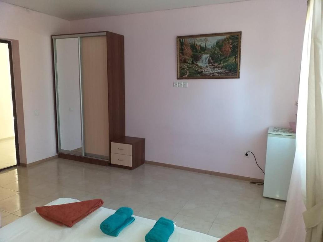 גודאותה Solnechny Bereg Guest House מראה חיצוני תמונה