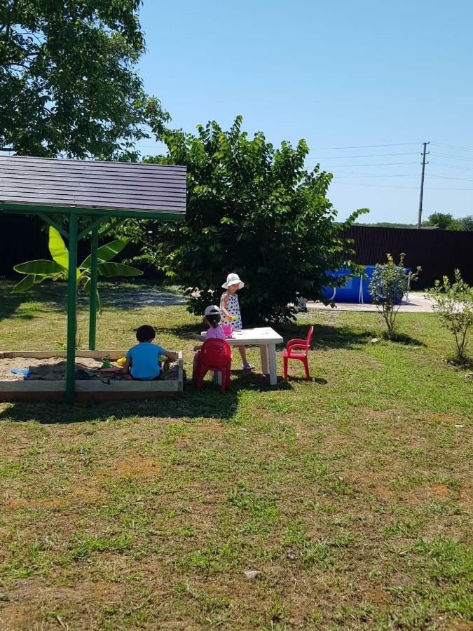 גודאותה Solnechny Bereg Guest House מראה חיצוני תמונה